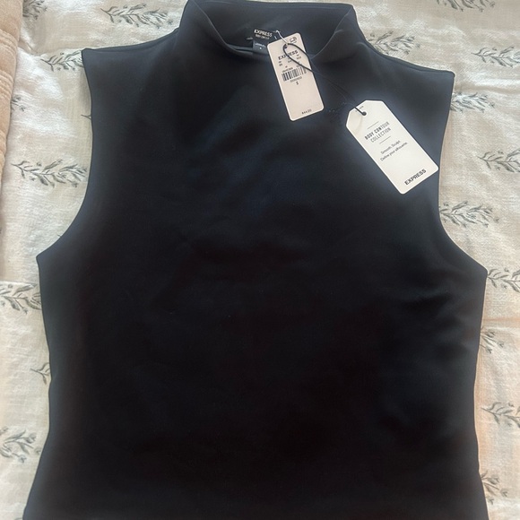 Express Body Contour Top - Picture 3 of 4